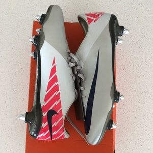 Nike soccer, Mercurial Vapor VII SG, brand new, never used.